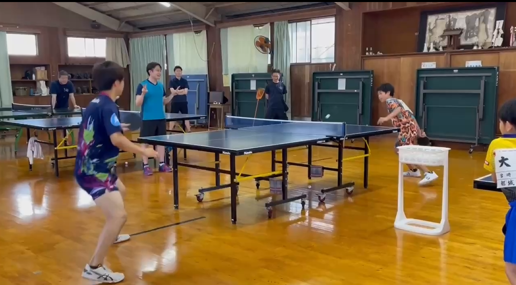 木造選手とゲーム練習をする甲斐結翔君